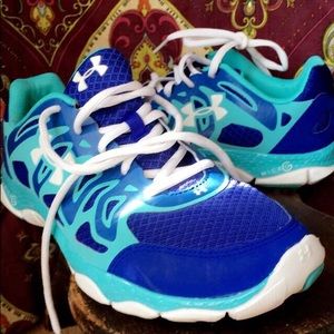 Underarmor barely used shoes!!